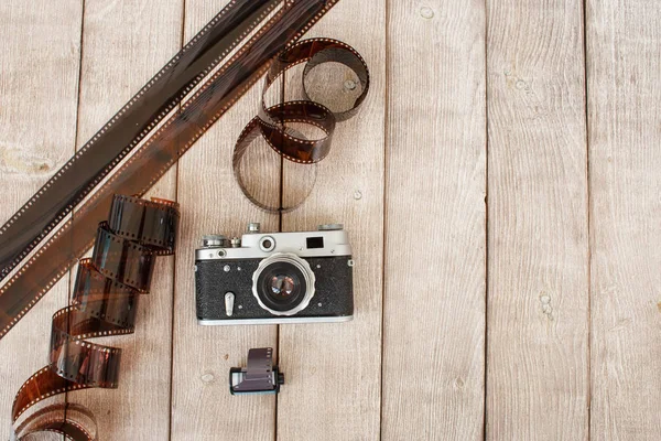 Cámara Retro Película Una Vista Superior Fondo Madera Copiar Espacio — Foto de Stock