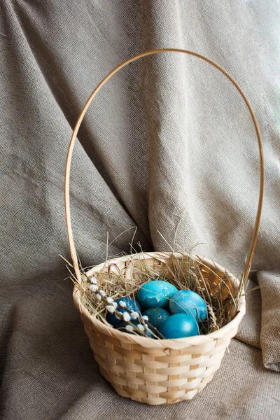 Easter Blue Painted Eggs Basket Background Burlap — Stock Photo, Image