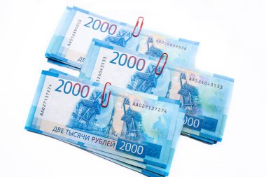 2000 ruble banknotlar izole