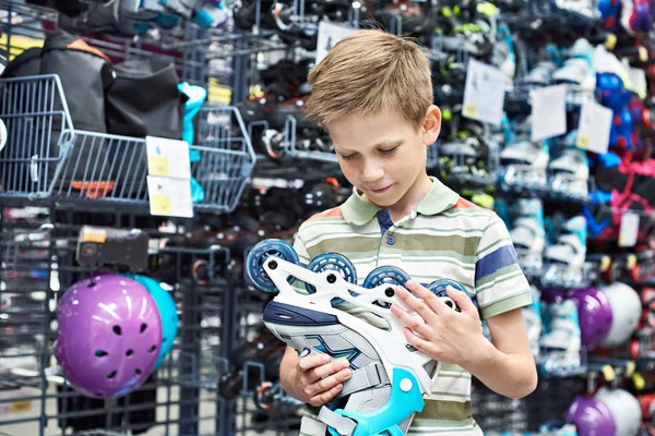 Boy with rollers in store — Stock Photo, Image