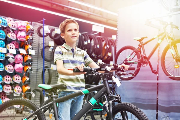 Niño Bicicleta Una Tienda Deportes — Foto de Stock