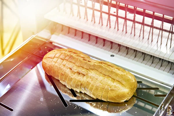 Wit Brood Gesneden Een Snijmachine — Stockfoto