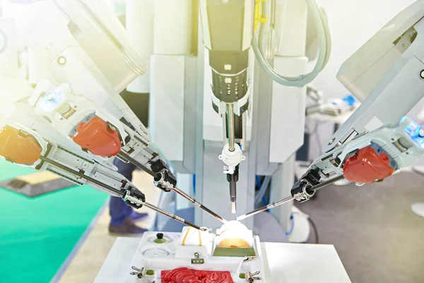 テスト医療スタンドにロボット手術システム — ストック写真