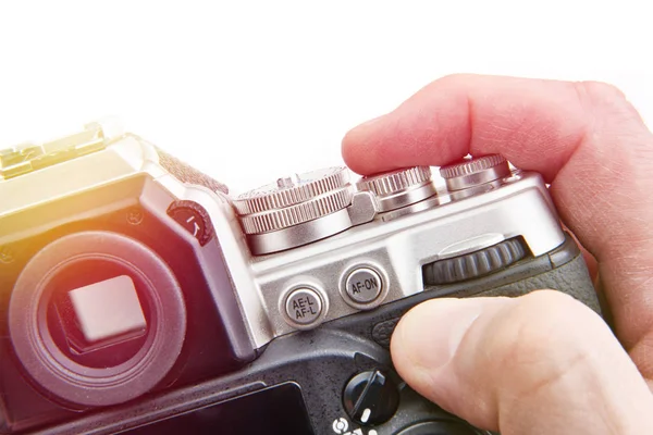 Ρετρό Φωτογραφική Μηχανή Slr Στα Χέρια Του Closeup Φωτογράφος — Φωτογραφία Αρχείου
