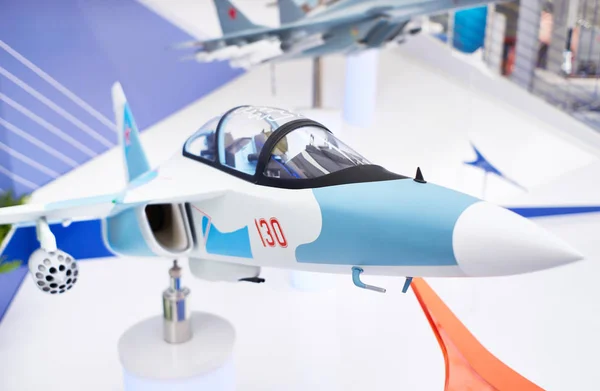 展示会で近代的なロシア戦闘機 — ストック写真