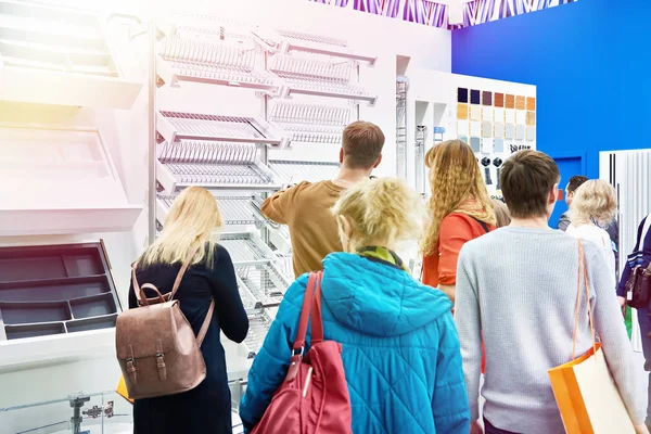 Shoppers in de ijzerhandel — Stockfoto