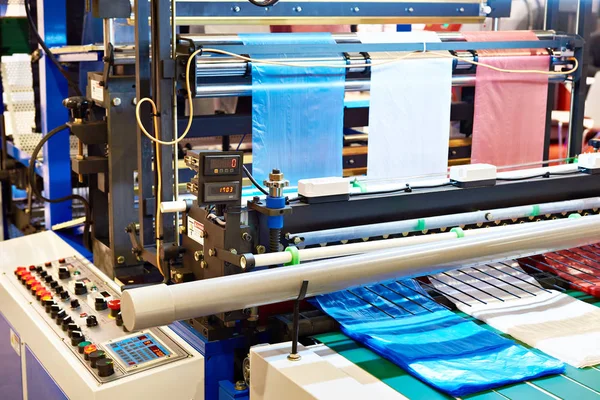 Machine voor de productie van plastic zakken — Stockfoto