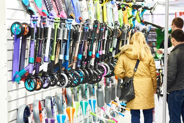 Scooters en la tienda — Foto de Stock