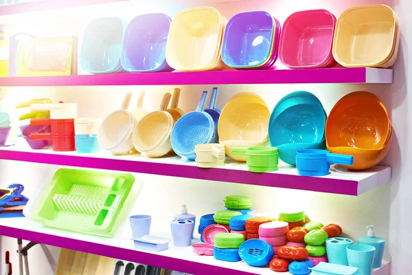 Articoli da cucina in plastica in negozio — Foto Stock