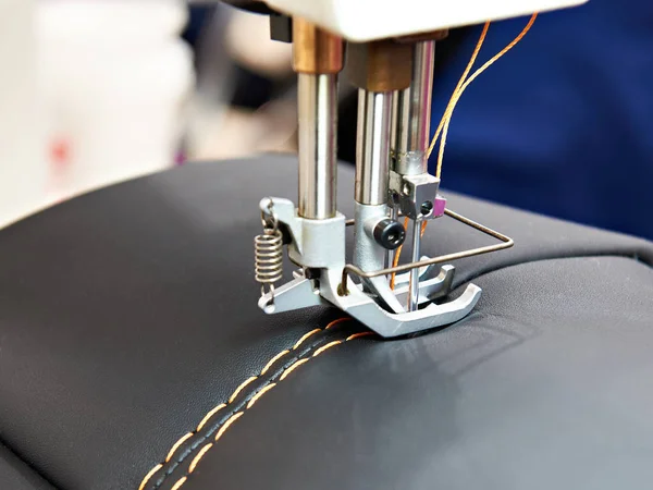 Máquina de coser para cuero —  Fotos de Stock