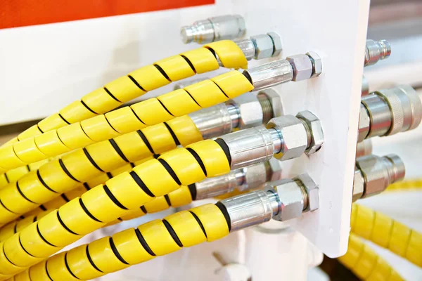 黄色软管液压系统 — 图库照片