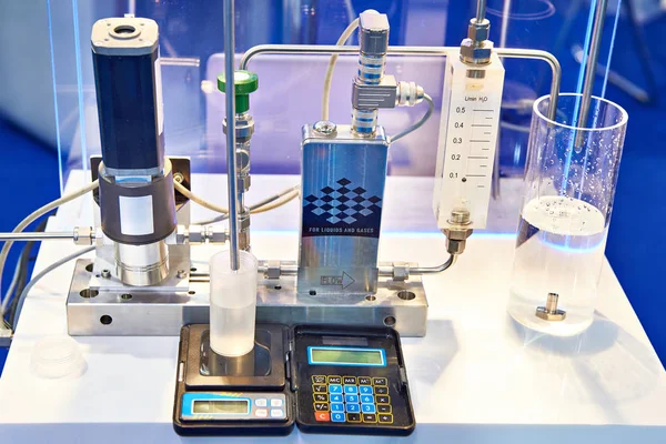 Kimya Laboratuvarı Için Kompakt Dozaj Sistemi — Stok fotoğraf