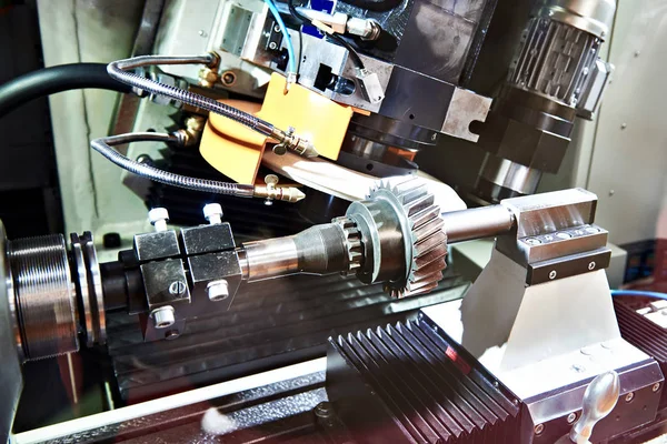 Metallbearbetnings maskin med sliputrustning — Stockfoto