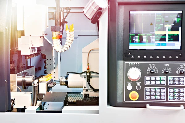 Automatische Drehmaschine cnc — Stockfoto