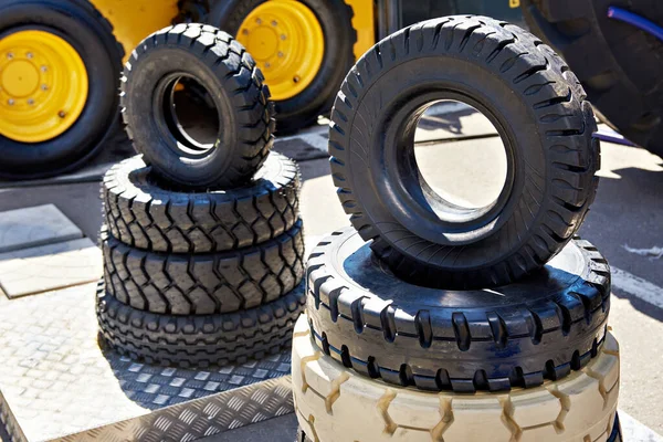 Banden voor tractorwielen — Stockfoto