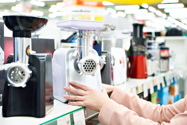 Electric Meat Grinder Buyer Hand Store — Stock Photo, Image