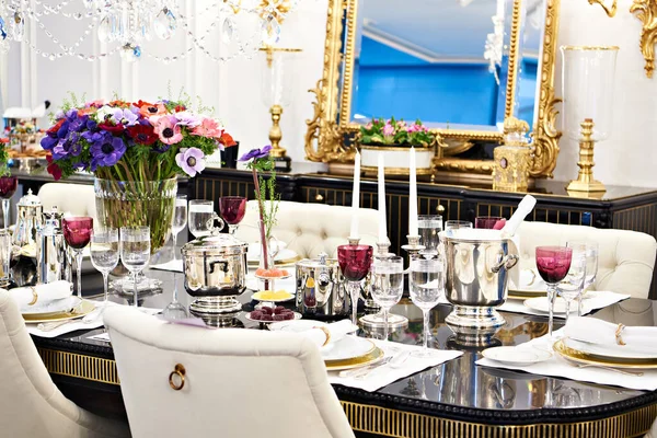 Luxe Tafelset Voor Een Feestelijk Diner — Stockfoto