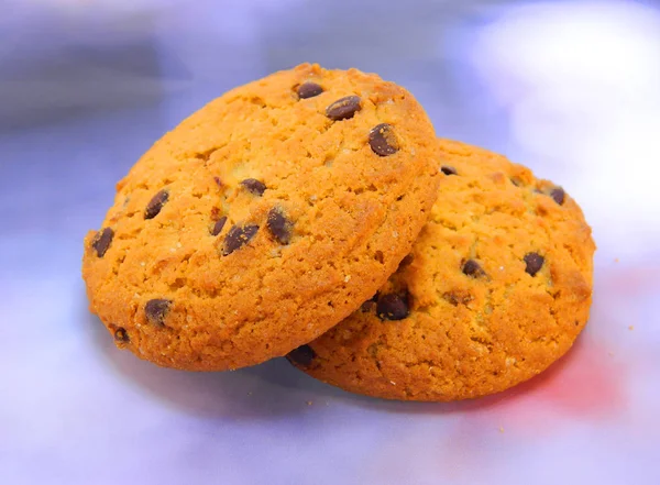 Lebkuchen isoliert auf blauem Hintergrund — Stockfoto