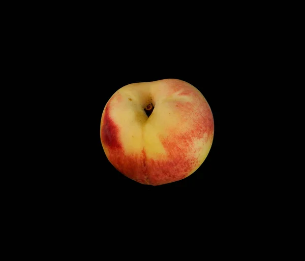 孤立在黑色背景上的桃子 — 图库照片
