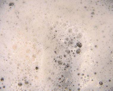 sabun köpüğü siyah arkaplanda izole edildi