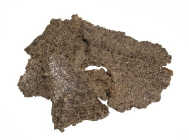 beyaz arkaplanda izole edilmiş sıkıştırılmış tohumlar