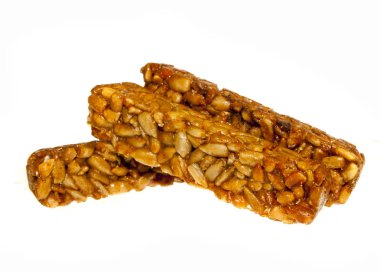 Beyaz arkaplanda izole edilmiş ayçiçeği tohumları