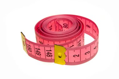 Beyaz arkaplanda izole edilmiş şerit ölçülüyor