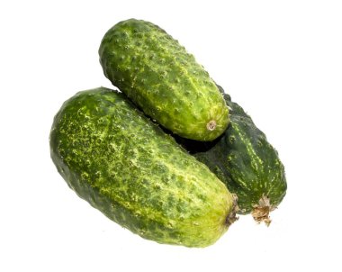 salatalık beyaz arkaplanda izole edildi