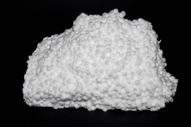 styrofoam siyah arkaplanda izole edildi
