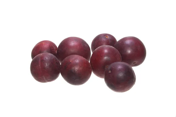 Cherry plum diisolasi di latar belakang putih — Stok Foto