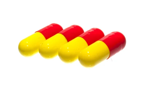 Pillole mediche isolate su sfondo bianco — Foto Stock