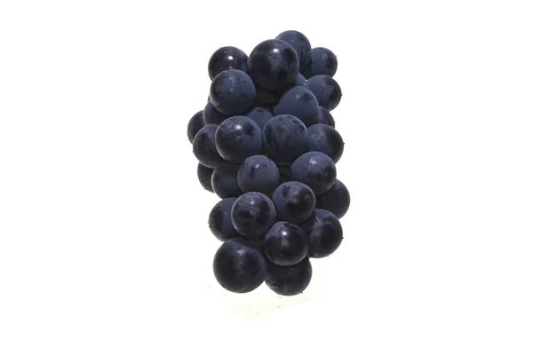 Uvas isoladas sobre fundo branco — Fotografia de Stock