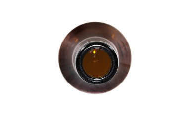 Beyaz arkaplanda izole edilmiş şişe