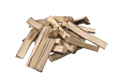 Beyaz arkaplanda yakacak odun