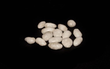 Siyah arkaplanda izole edilmiş şeker