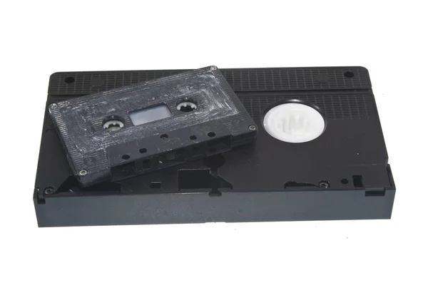 Valkoisella pohjalla eristetty kasettinauha — kuvapankkivalokuva