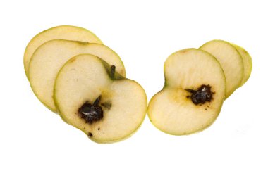 elma beyaz arkaplanda izole edildi