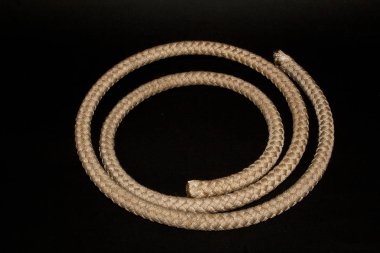 beyaz arkaplanda izole edilmiş ip