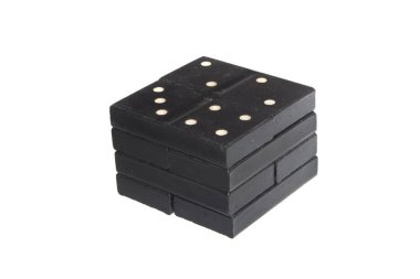 Domino beyaz arkaplanda izole edildi