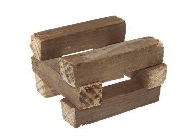 Beyaz arkaplanda yakacak odun