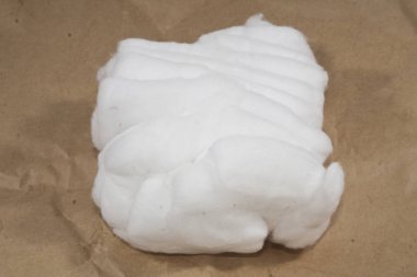 Siyah arkaplanda izole edilmiş pamuk