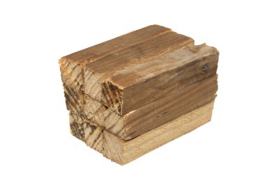 Beyaz arkaplanda yakacak odun