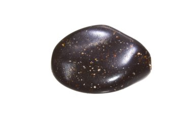 Beyaz arkaplanda izole taş