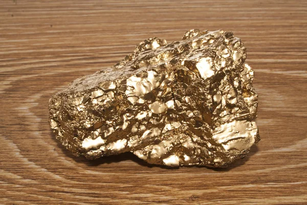 Gold irregular stone nugget — Stock Photo, Image