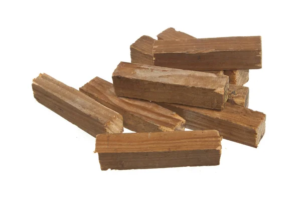 Brandhout geïsoleerd op witte achtergrond — Stockfoto