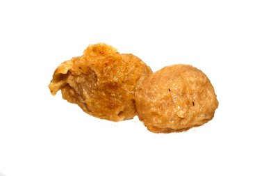 Beyaz arkaplanda izole edilmiş et