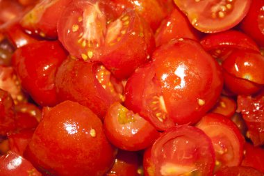 Beyaz arkaplanda izole edilmiş domates