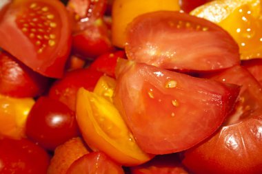 Beyaz arkaplanda izole edilmiş domates