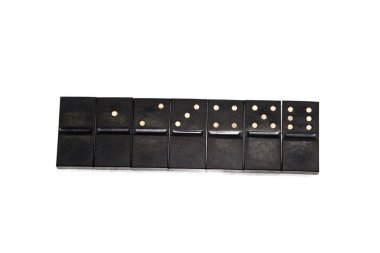 Domino beyaz arkaplanda izole edildi