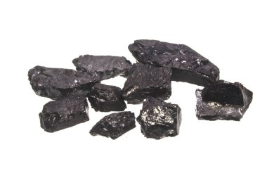 Siyah taş beyaz arkaplanda izole